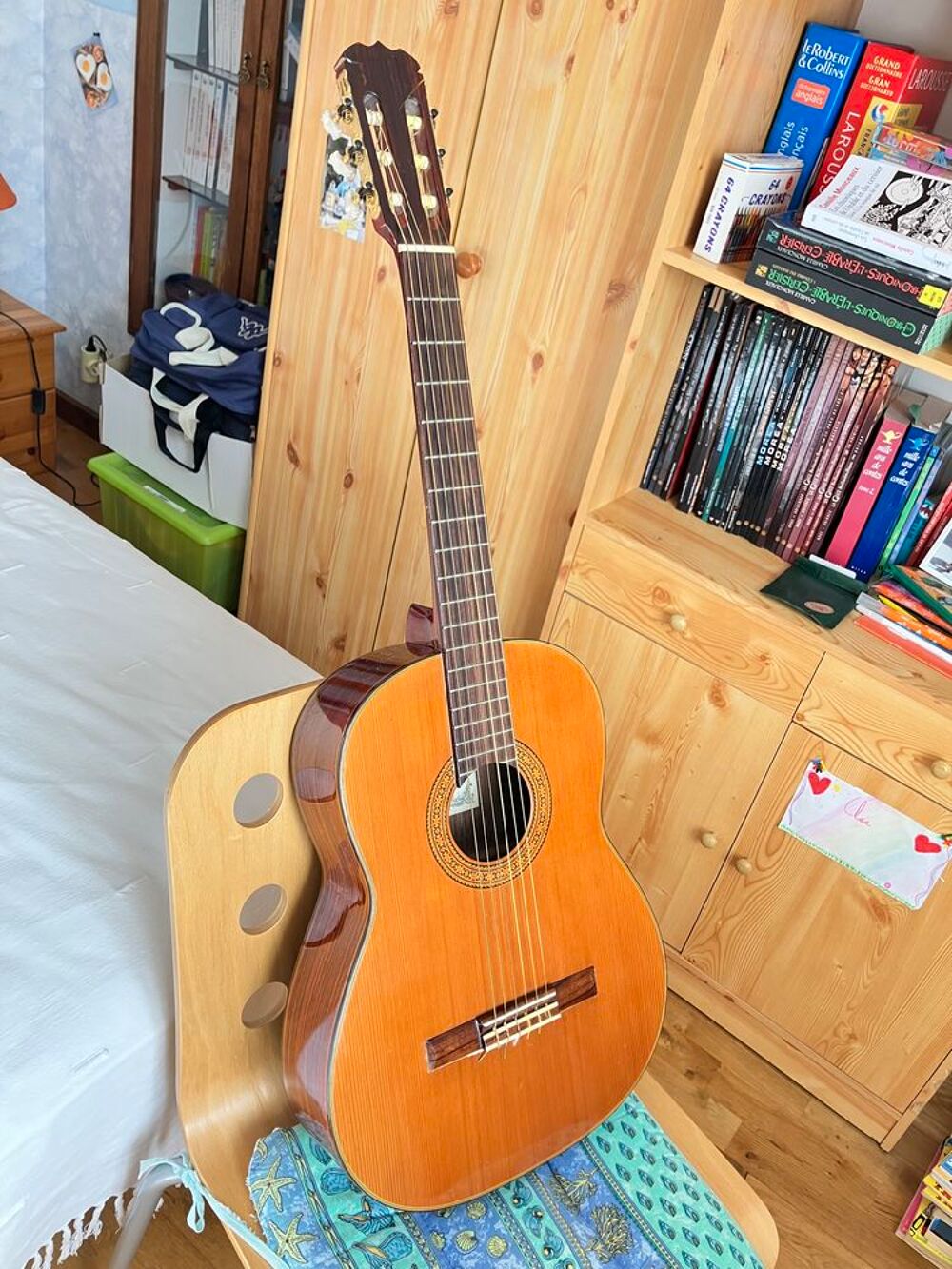 Guitare classique, tr&egrave;s peu utilis&eacute;e, ann&eacute;es 80, comme neuve Instruments de musique