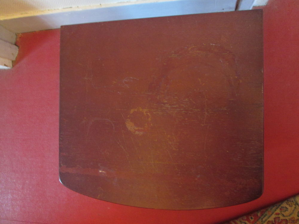 Petit meuble bas en bois marron fonc&eacute; Meubles