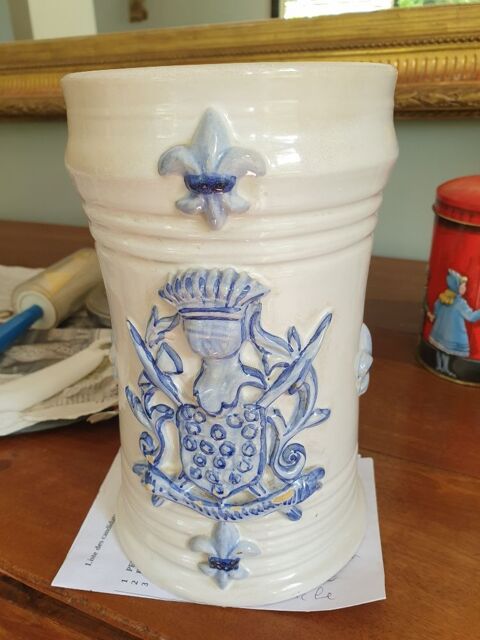 Vase blanc avec dessins bleus, vintage, fait main 19 Mouxy (73)