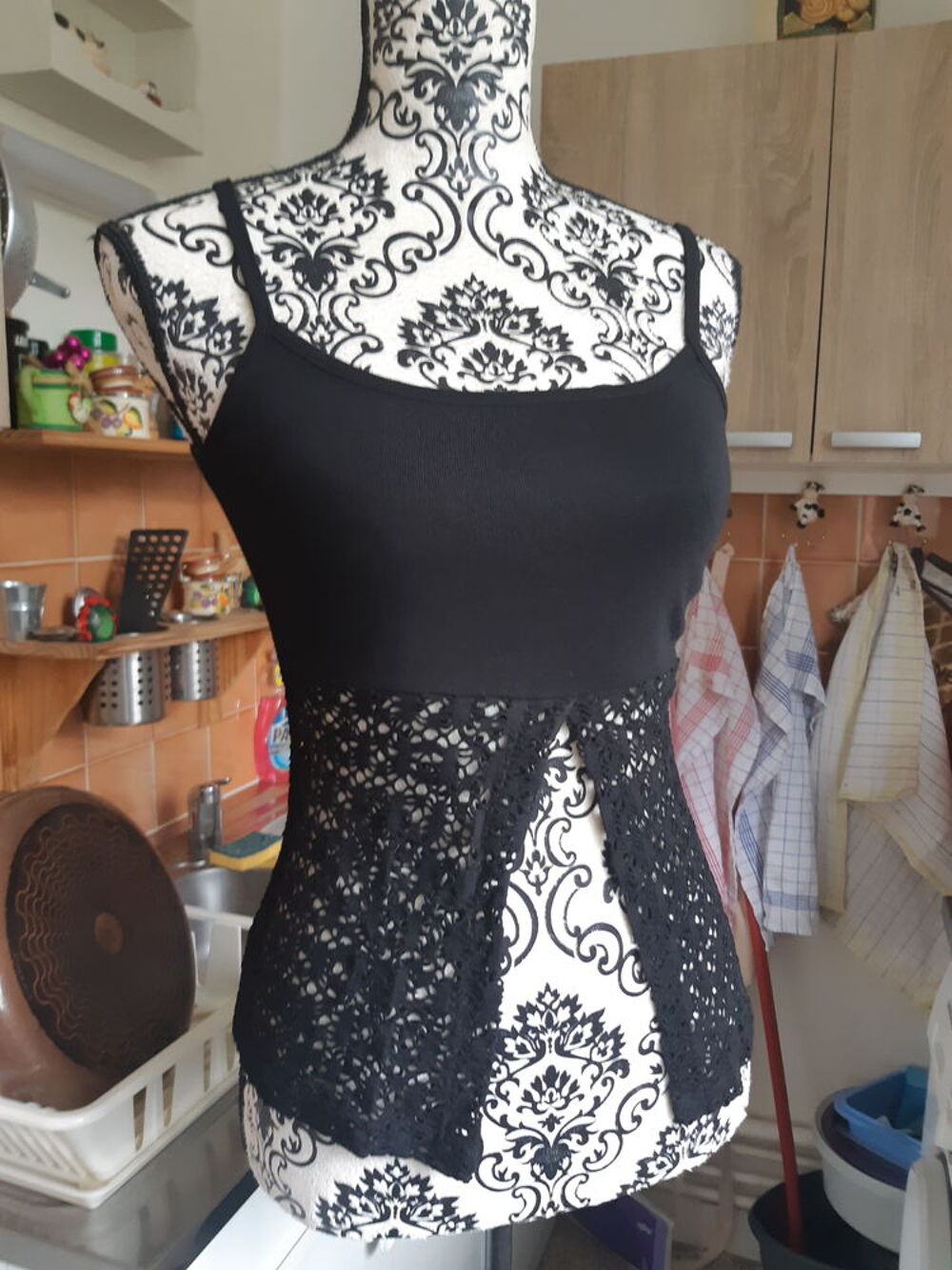 top noir dentelles crochet ouvert devant NEUF TAILLE 1 Vêtements
