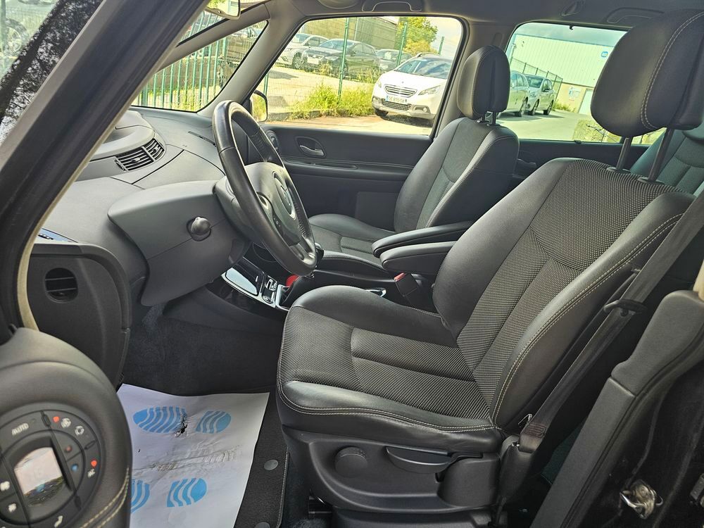 Espace 2.0 dCi 130 FAP Zen 2013 occasion 34690 Fabr&egrave;gues