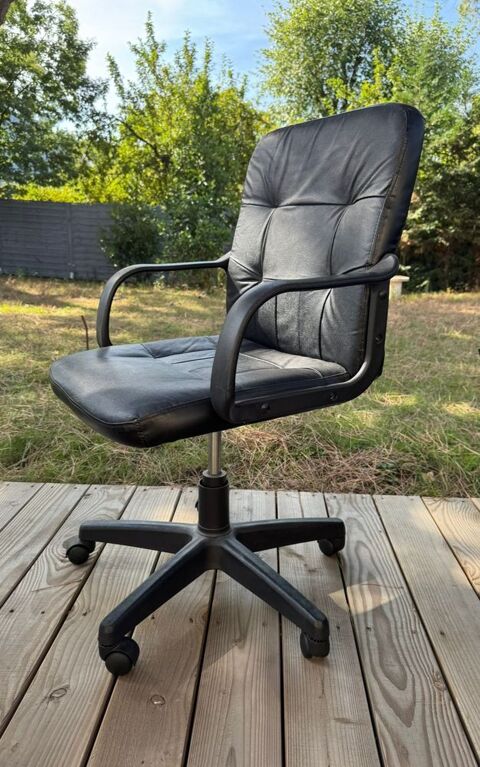 Fauteuil Noir de bureau Direction avec roulettes et pivotant 85 Nantes (44)