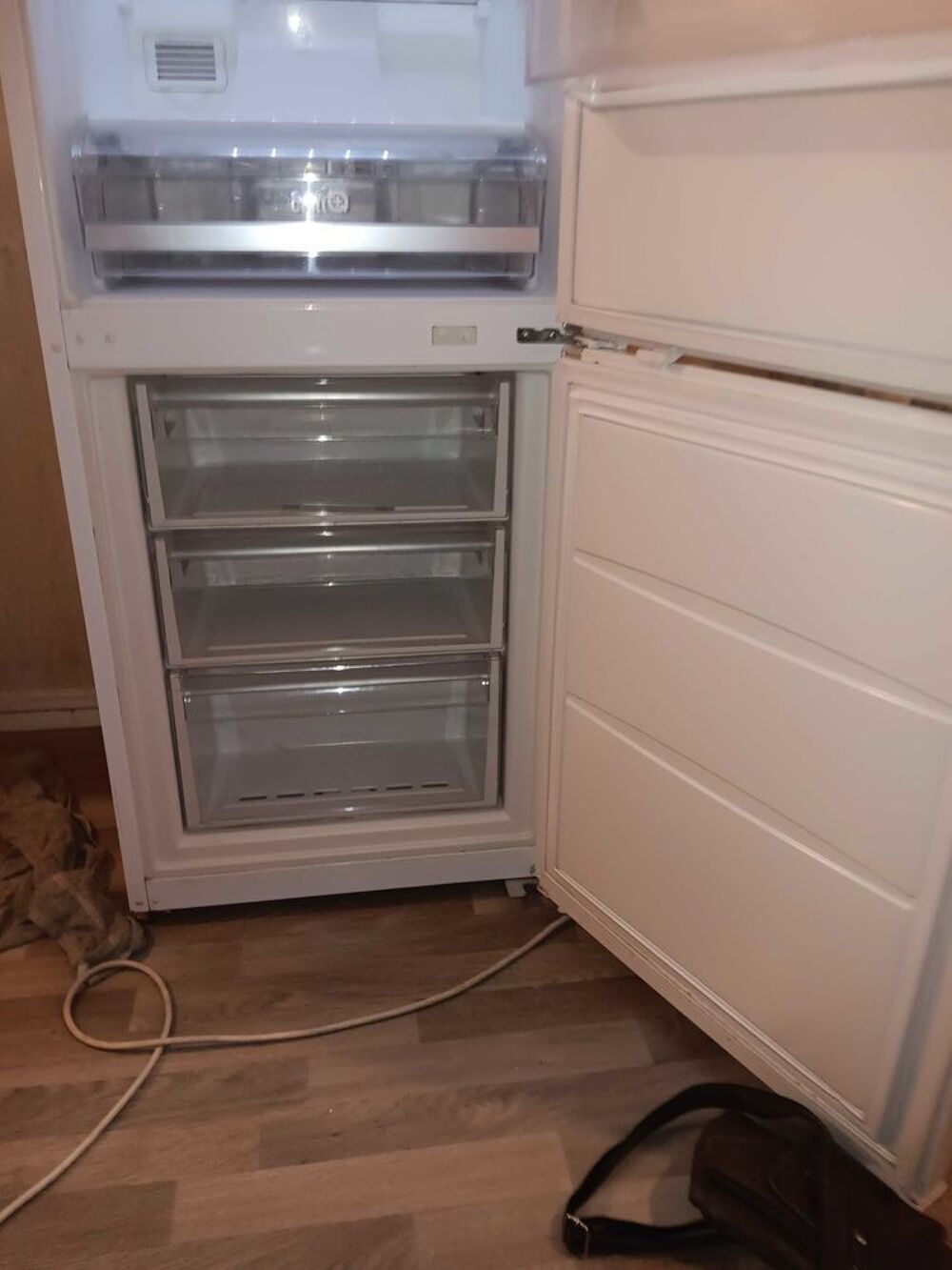 r&eacute;frig&eacute;rateur Combin&eacute; Cong&eacute;lateur Panasonic Class A++ 367/Litres Froid No Froost Enti&egrave;rement Ventil&eacute; Congel 72/Litres Fonction rapide 12kg/24h Electroménager