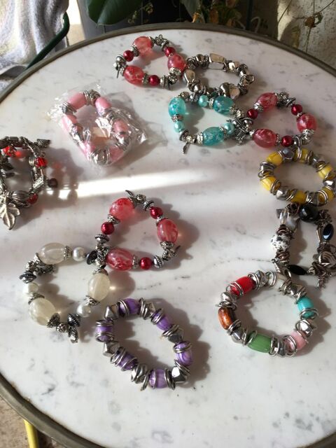 Vend bracelets fantaisies 2e pièce 24 Saint-Julien-les-Rosiers (30)