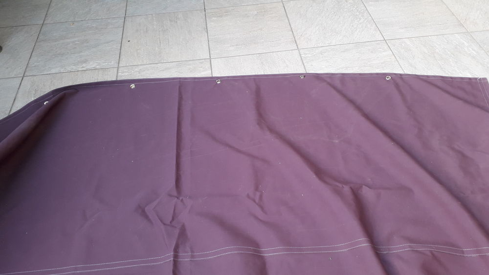 Toile bache pour store
L 5m l 2m70
Violette 
Tres bon etat Jardin
