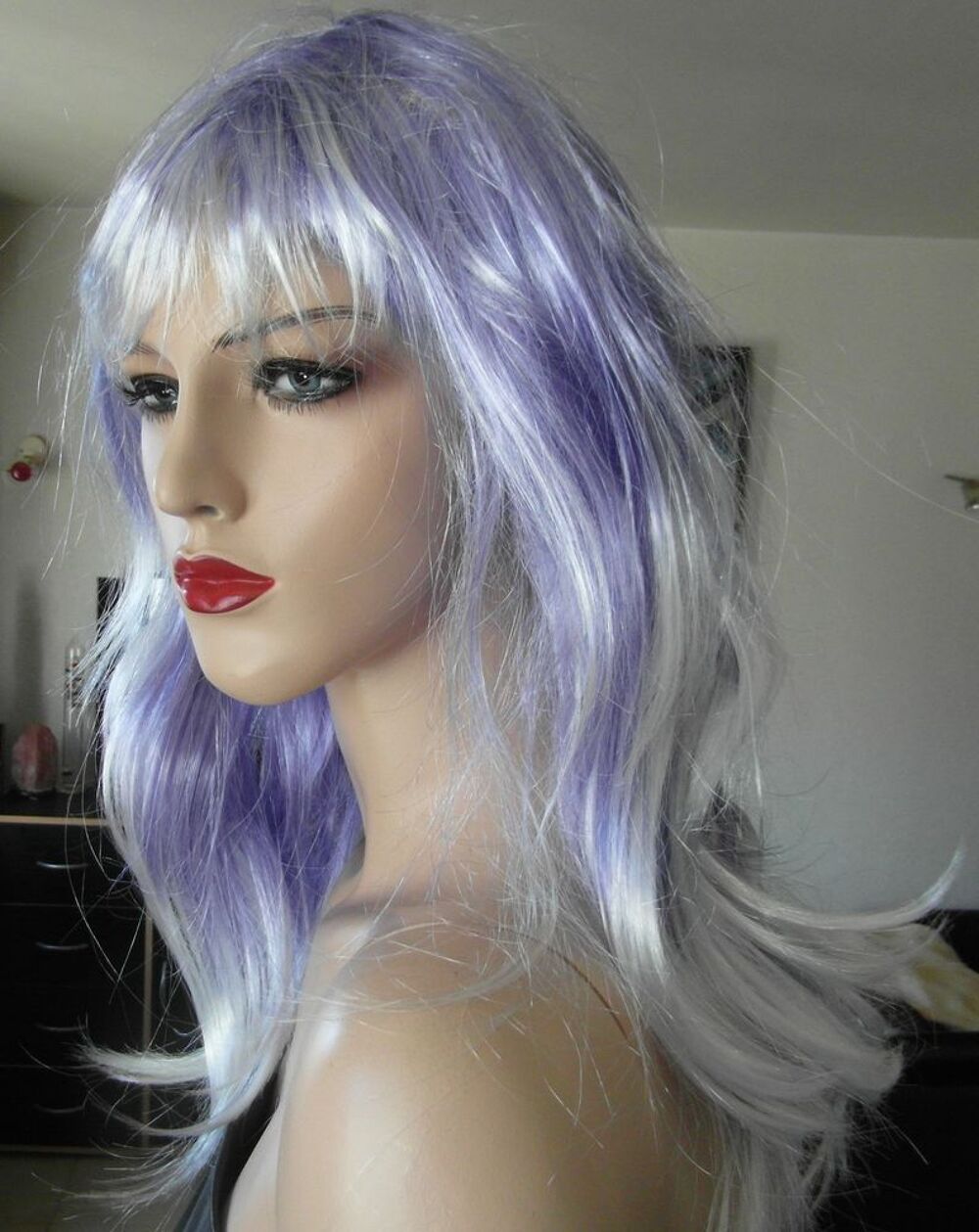 Perruque cheveux long boucl&eacute;s neuve Vêtements
