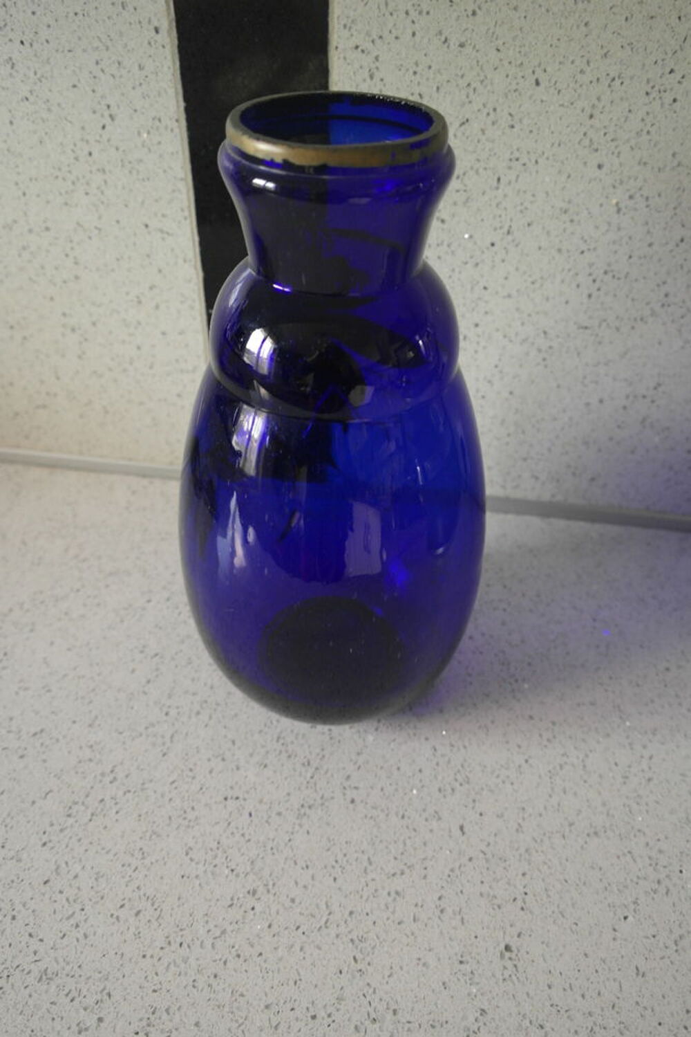 Vase bleu sign&eacute; Rues Décoration