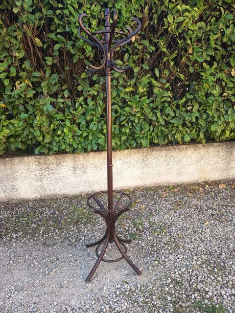 Porte-manteau en bois 15 Le Pontet (84)