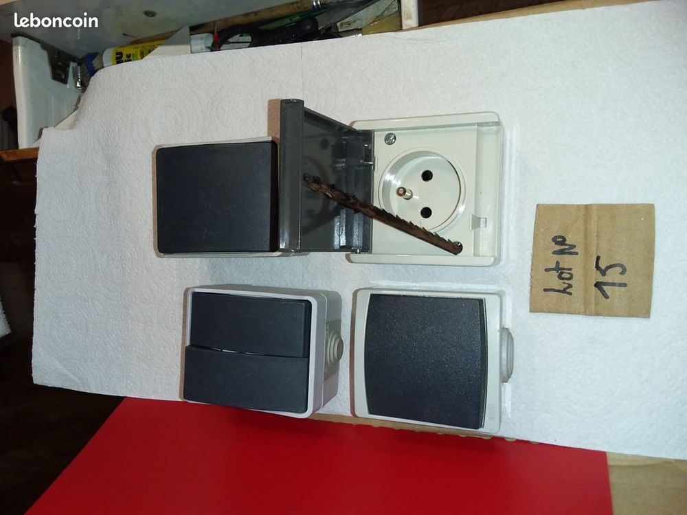 Lot n&deg;15 - interrupteurs
Bricolage