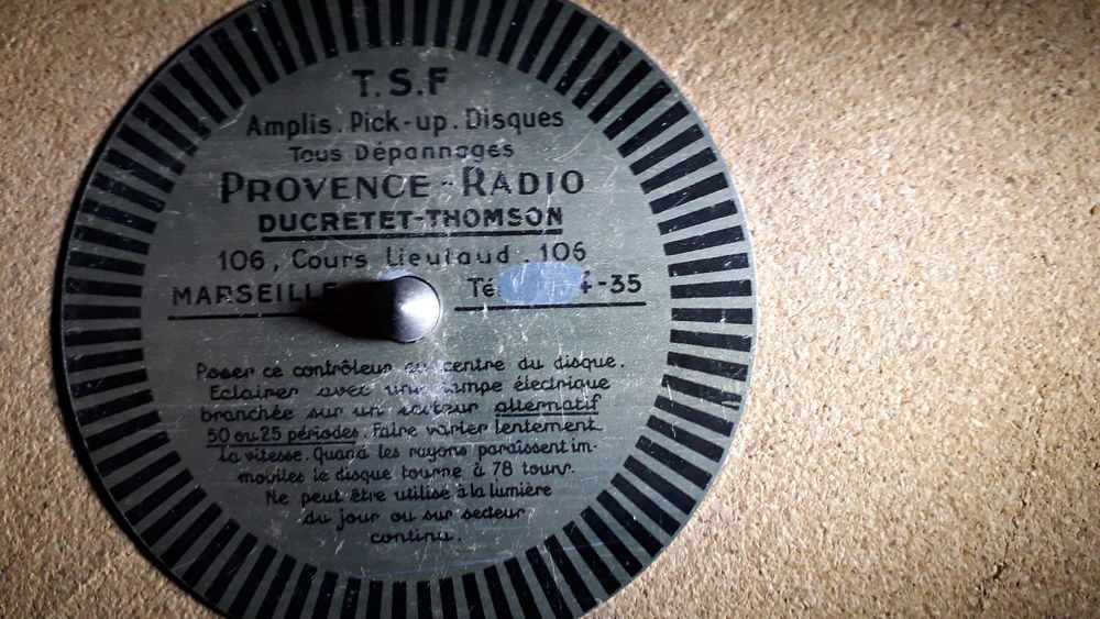Meuble Electrophone La Voix de son Ma&icirc;tre
