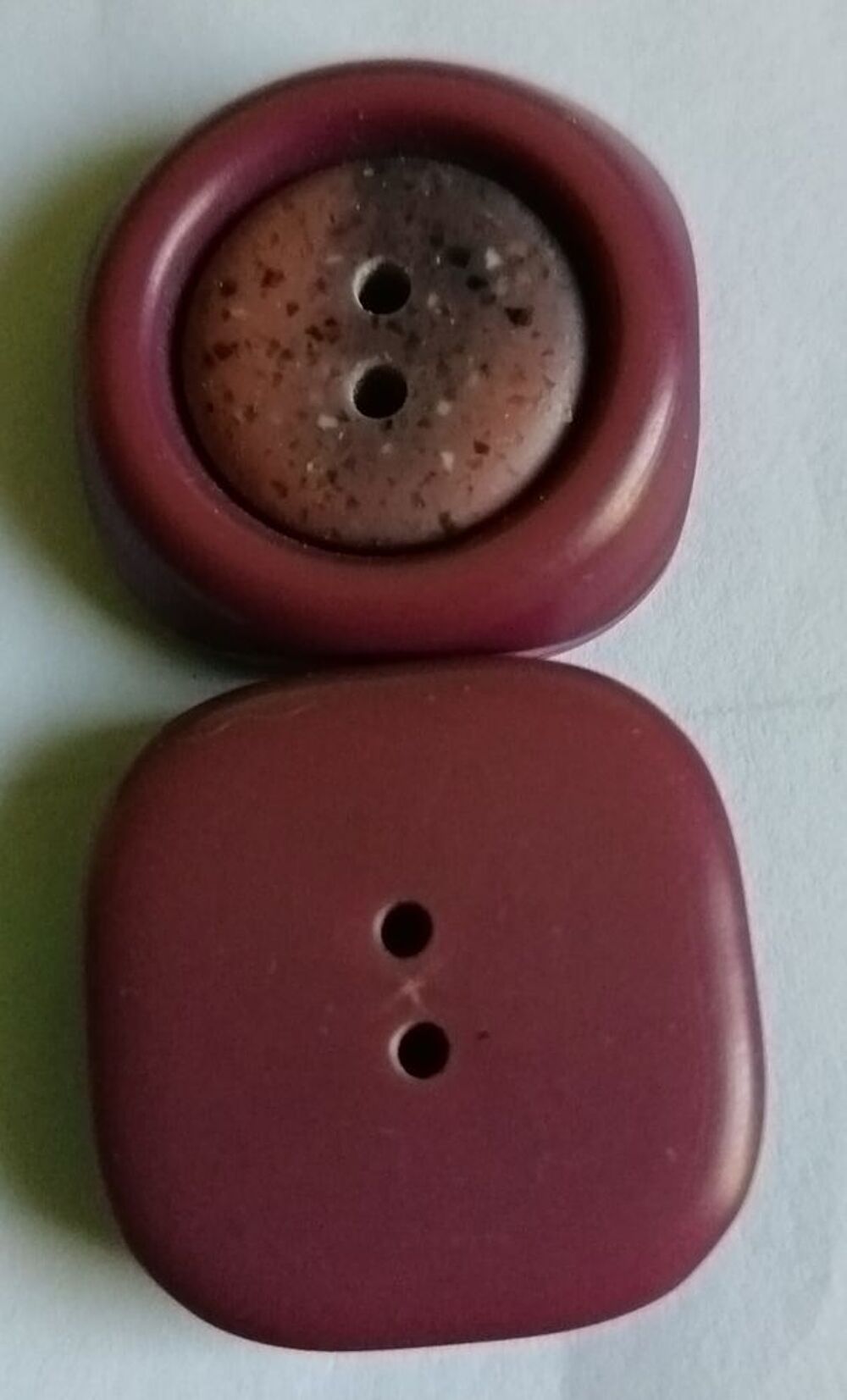 Lot 8 Boutons Vintage Rouge Mat – Diamètre 22mm, à Pied Lisse, Référence 390