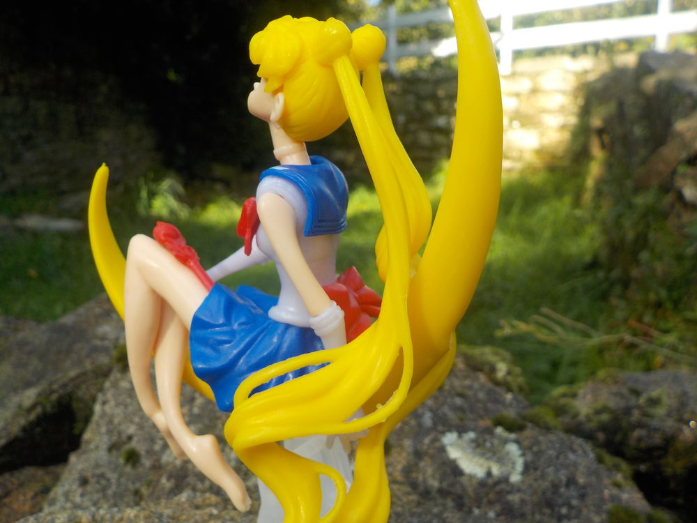 FIGURINE SAILOR MOON avec son socle 15 cm Jeux / jouets