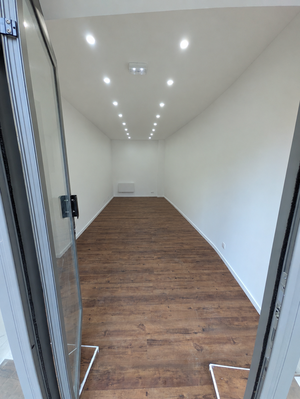 Location Autre Local commercial 20 m² + cave 25 m² Fréjus