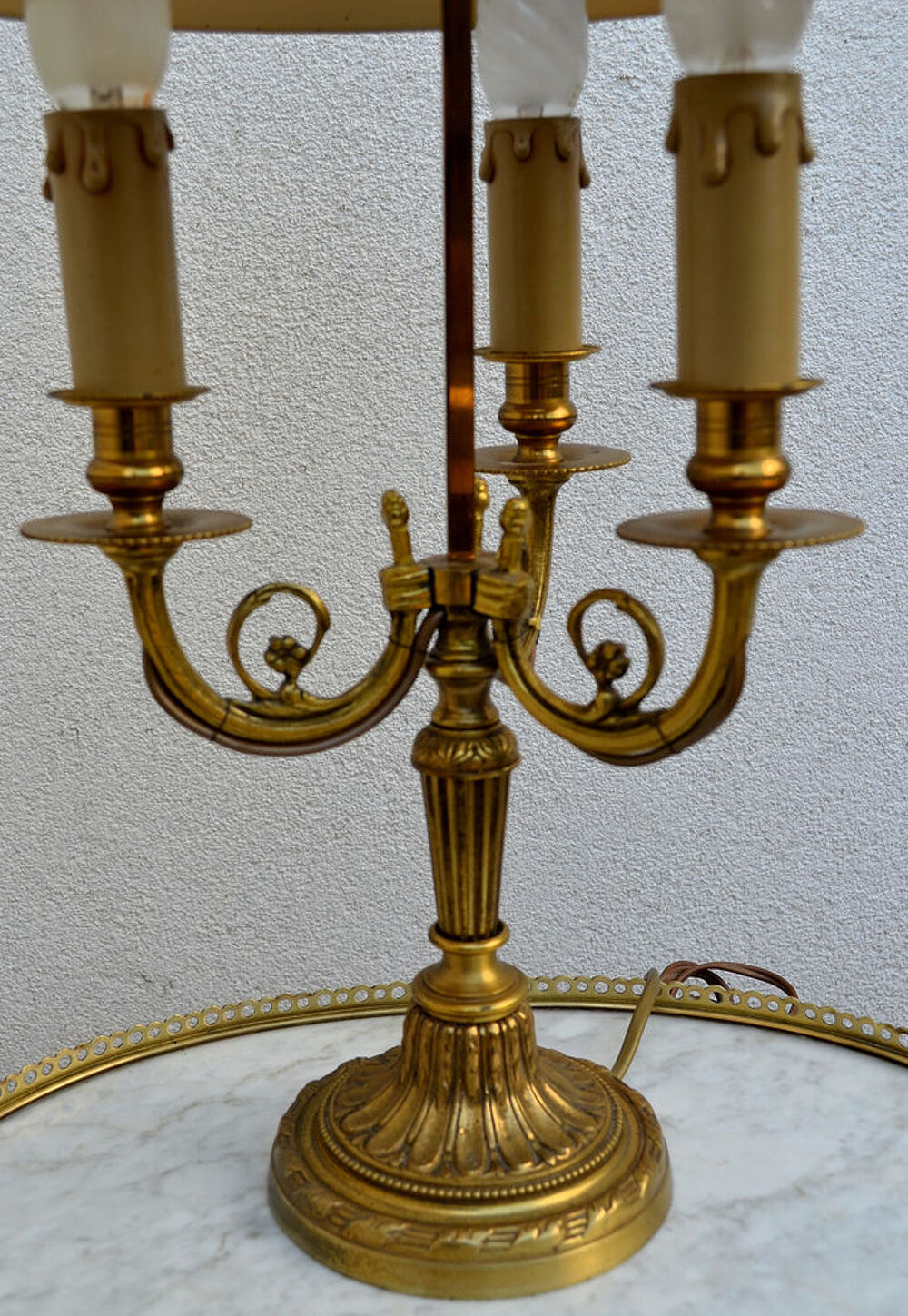 Lampe Bouillotte en bronze finement cisel&eacute; abat jour en t&ocirc;le Décoration