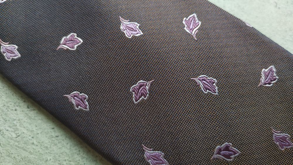 Cravate Brice 100% Soie - Prune &agrave; Motifs Feuilles Mauves Vêtements