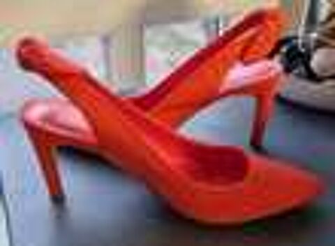 Tr&egrave;s jolis escarpins corail neuf. Pointure 39 Chaussures