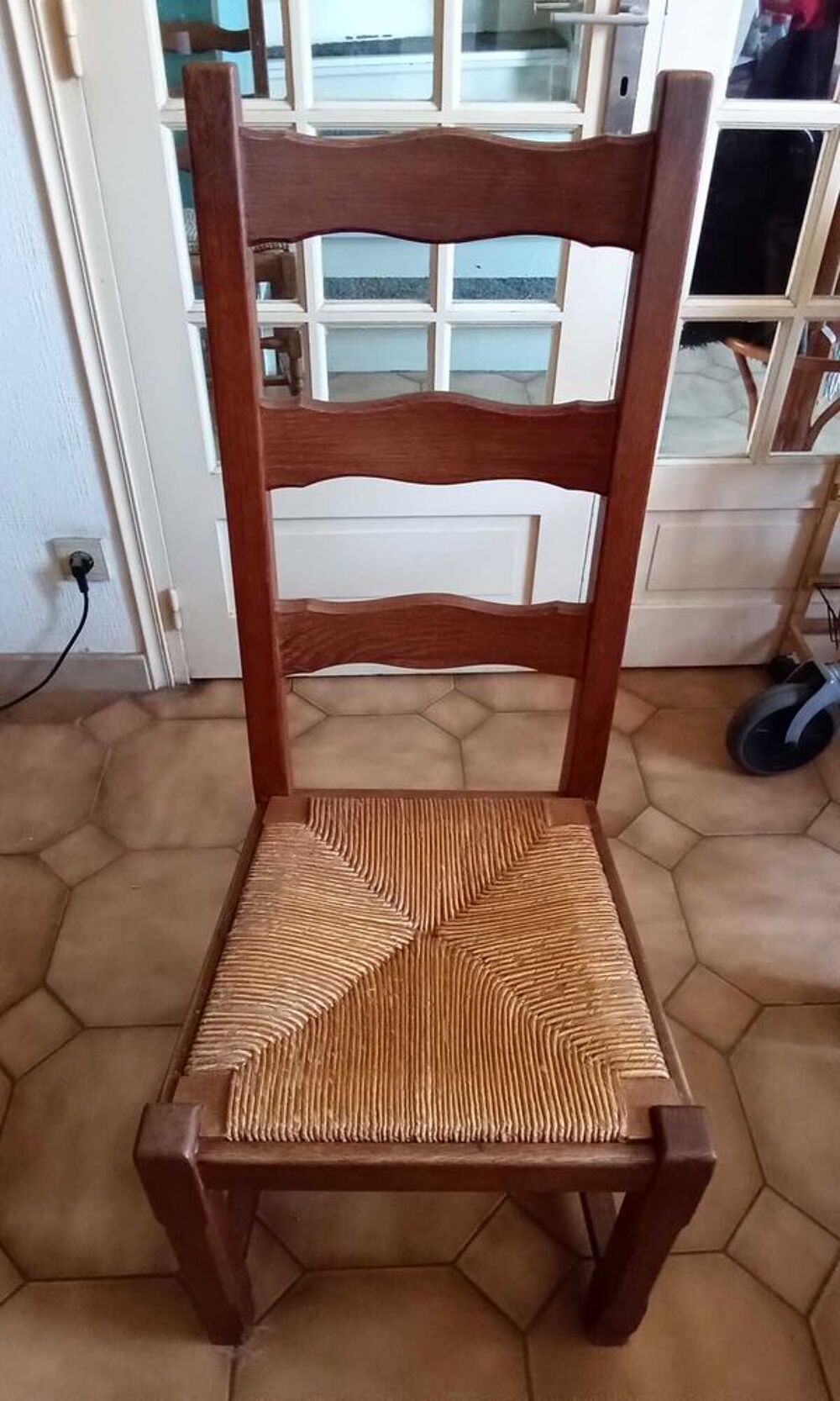 chaise en ch&ecirc;ne lourdes et en tr&egrave;s bon &eacute;tat Meubles