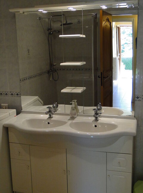 Meuble salle de bains + double vasque + miroir + 2 robinets  66 Foncine-le-Haut (39)