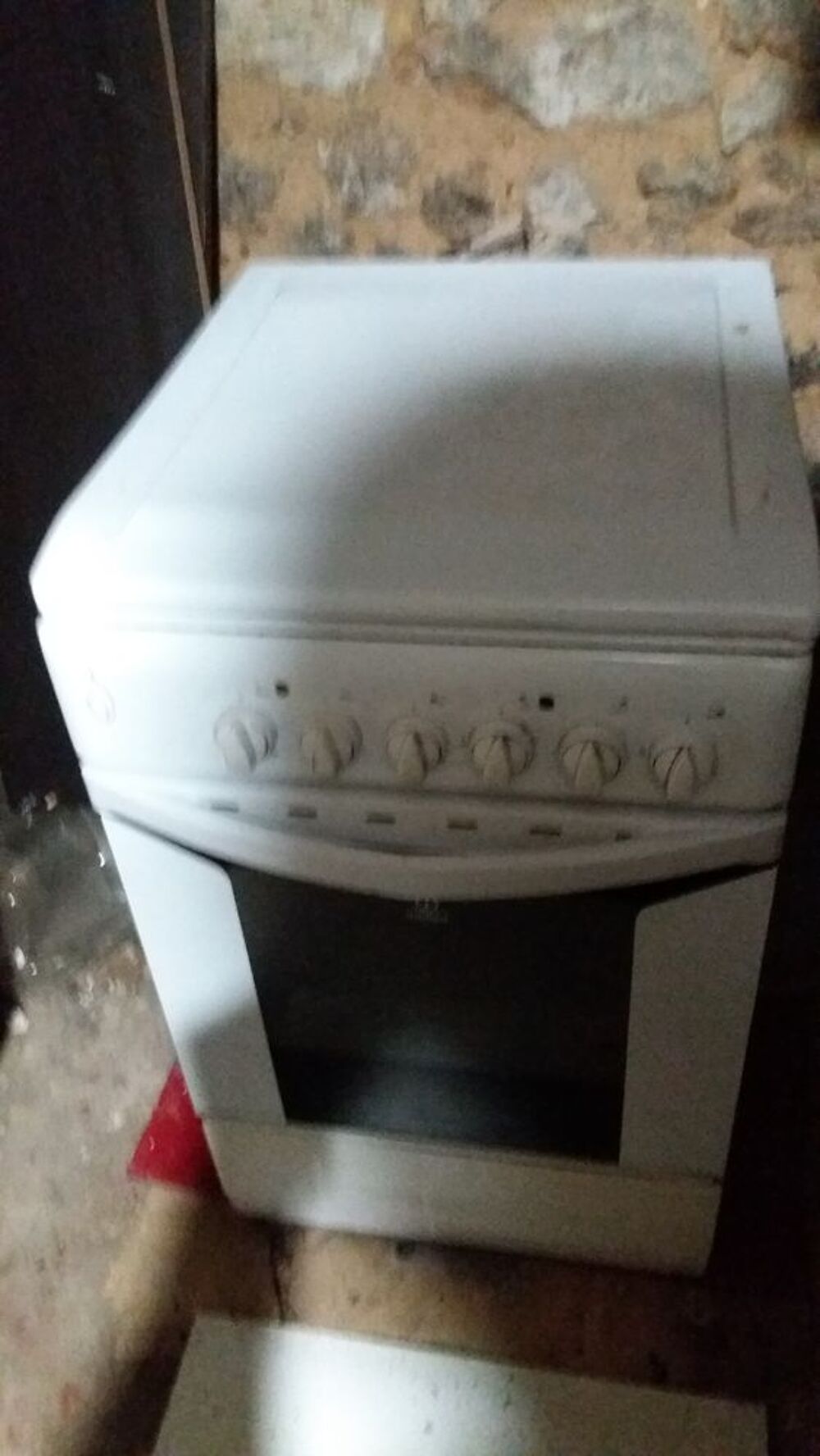 Gaziniere MIXTE INDESIT IS5M4KCW/FR en tres bon etat Electroménager