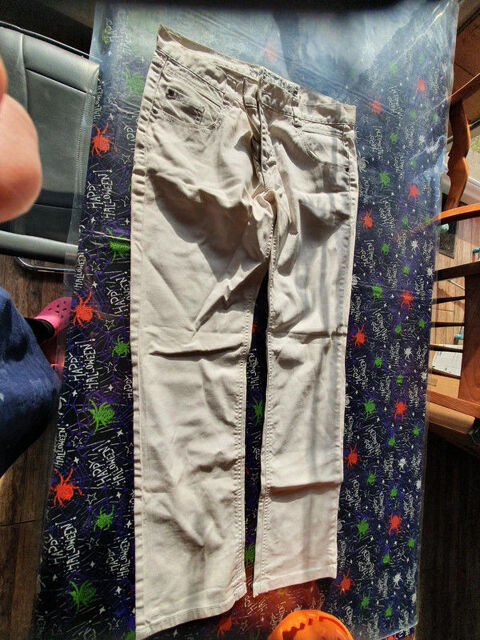 Jeans blanc 
taille 46 
2 Aubvillers (80)