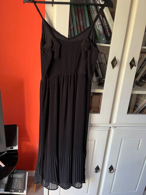 Jolie robe noire 8 La Rochelle (17)
