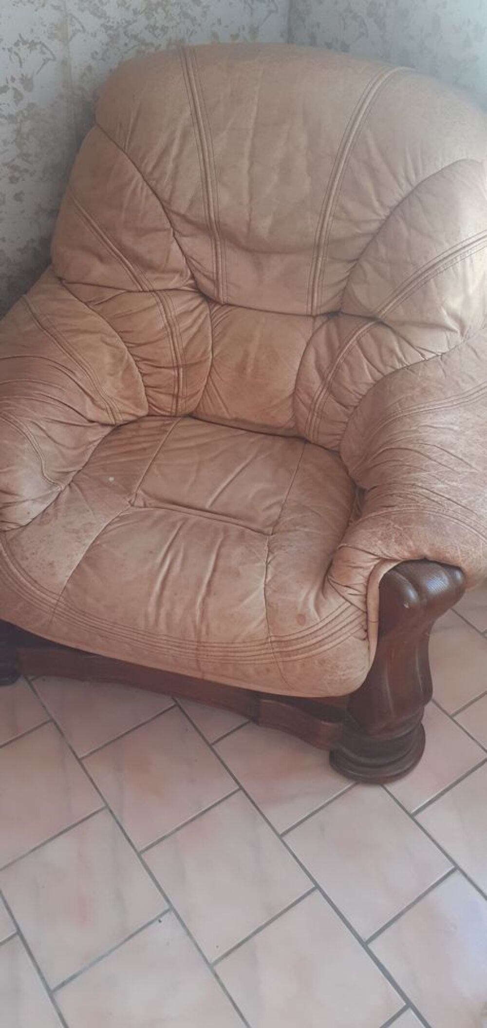 Fauteuil en bois et assise en cuir Meubles