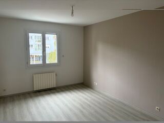  Appartement à louer 4 pièces 122 m²