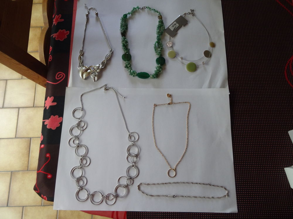 colliers et chaine Bijoux et montres