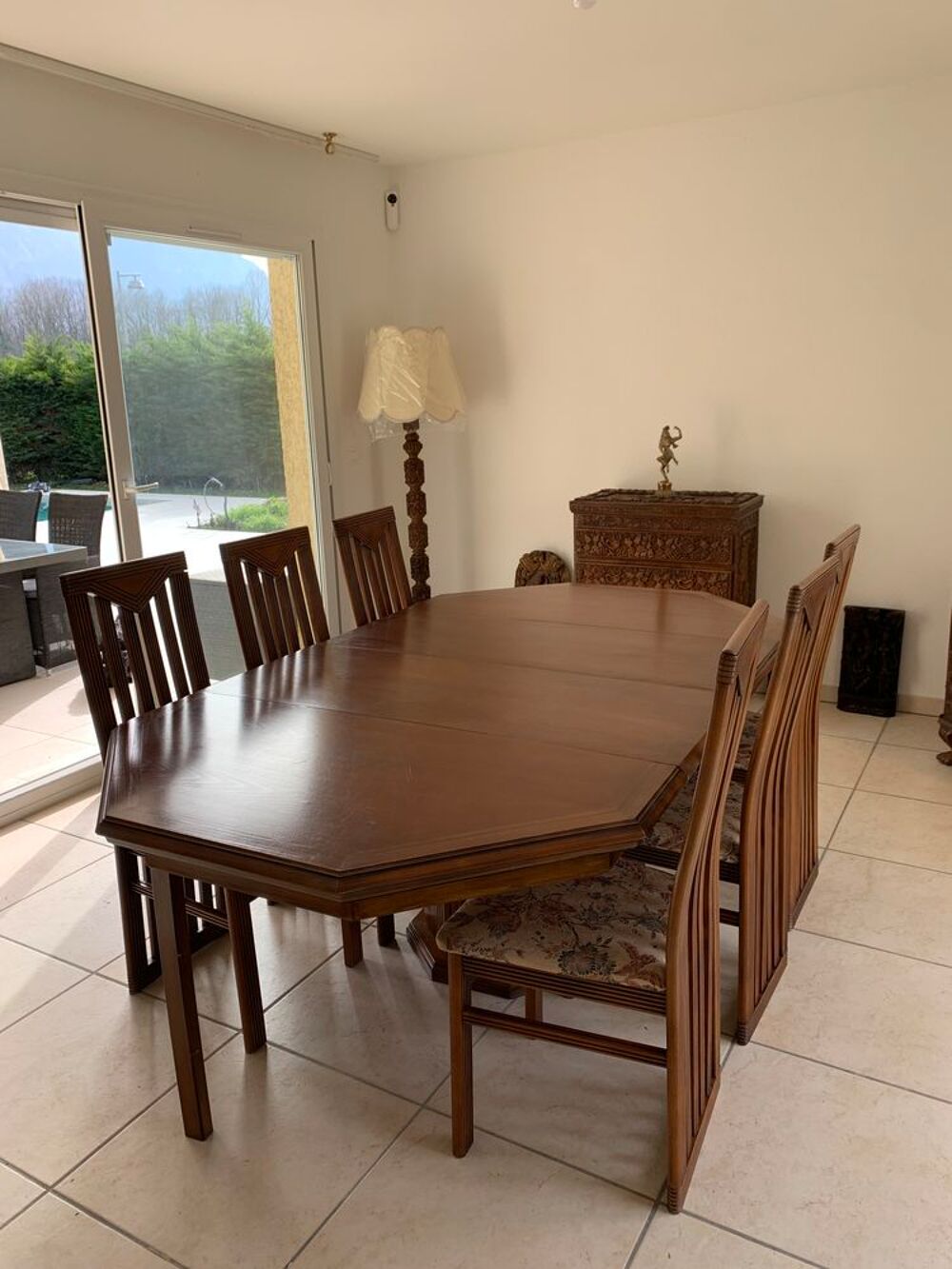 Table salle &agrave; manger DELORME bois massif noyer + 6 chaises s Meubles