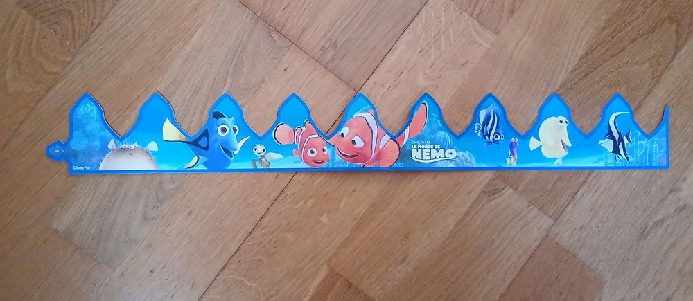 FEVE TORTUE SQUIZ DE NEMO ET COURONNE 