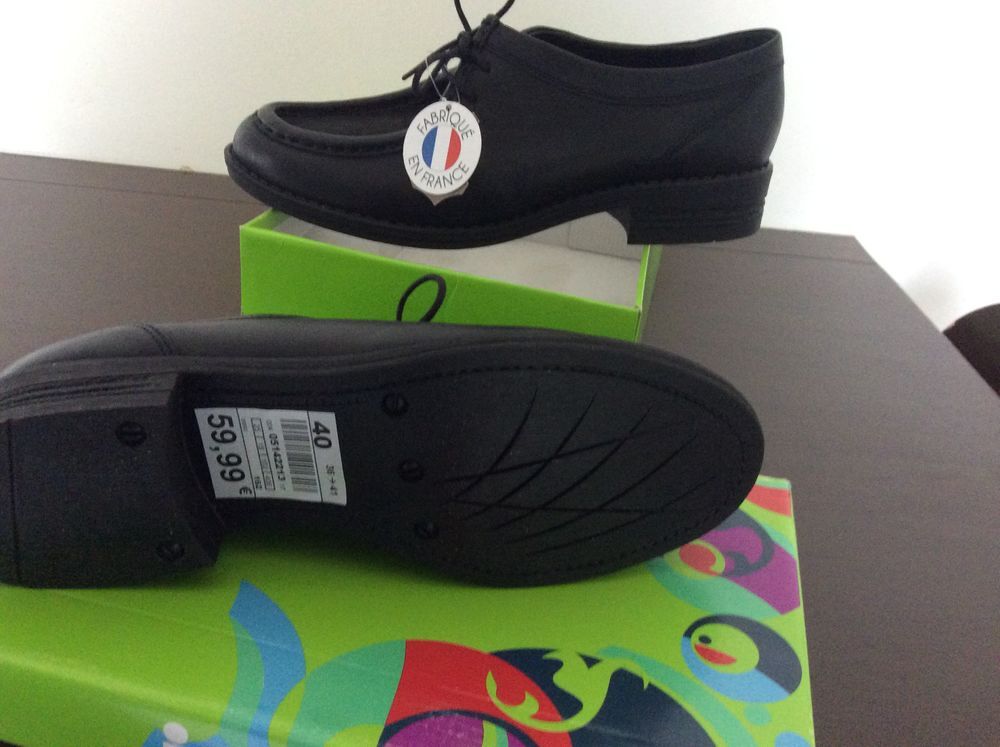 chaussures plates noires neuves avec &eacute;tiquette cuir Chaussures