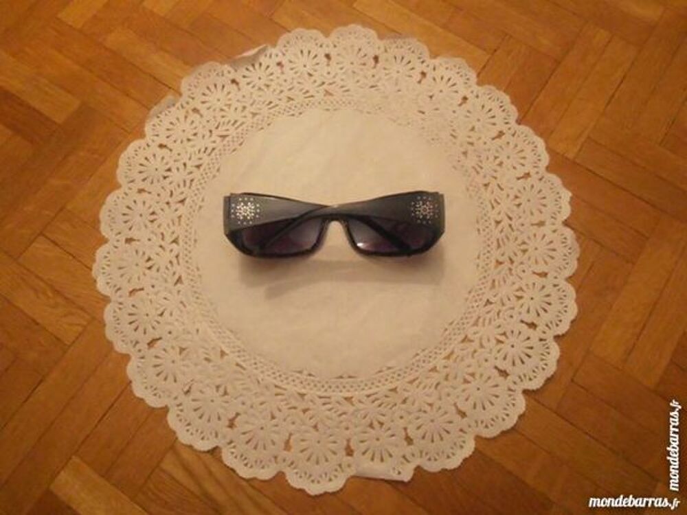 Lunettes solaires (27) Bijoux et montres