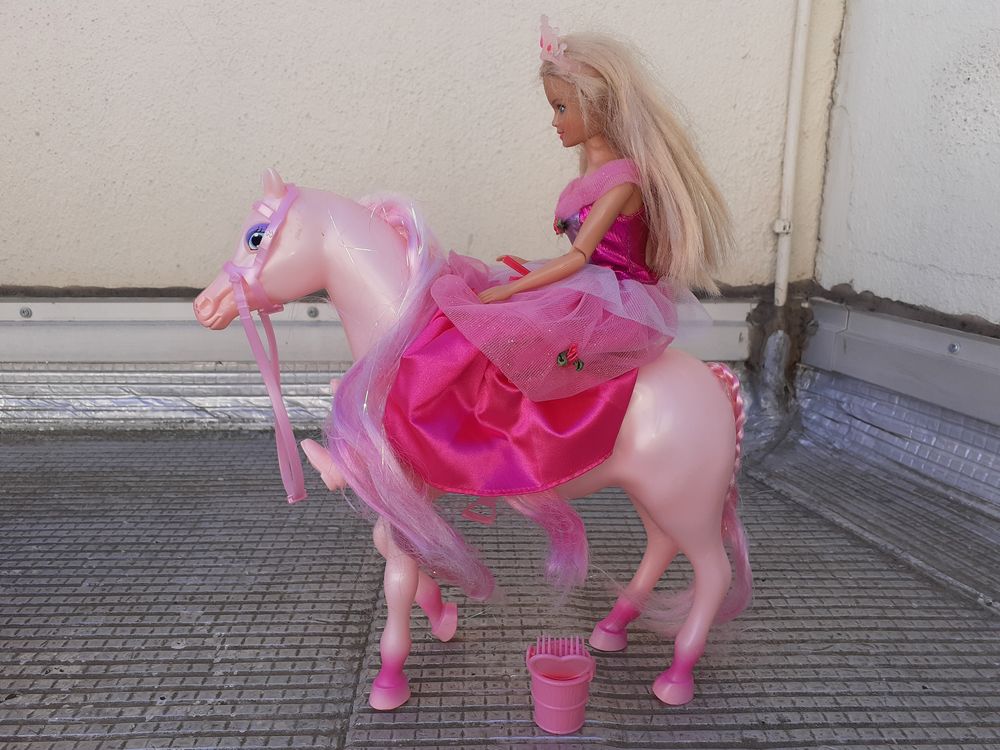 Cal&egrave;che, barbie et cheval Jeux / jouets