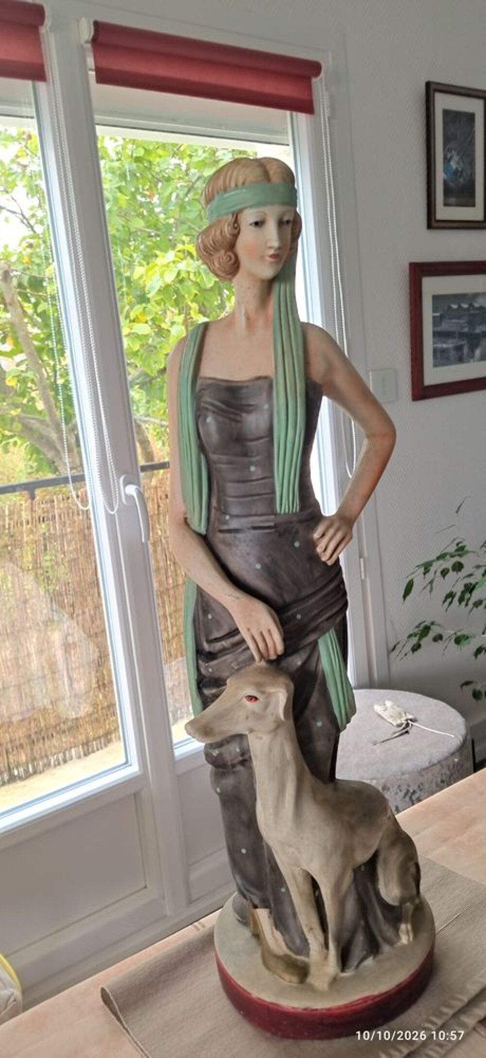 Statue Femme au chien Décoration