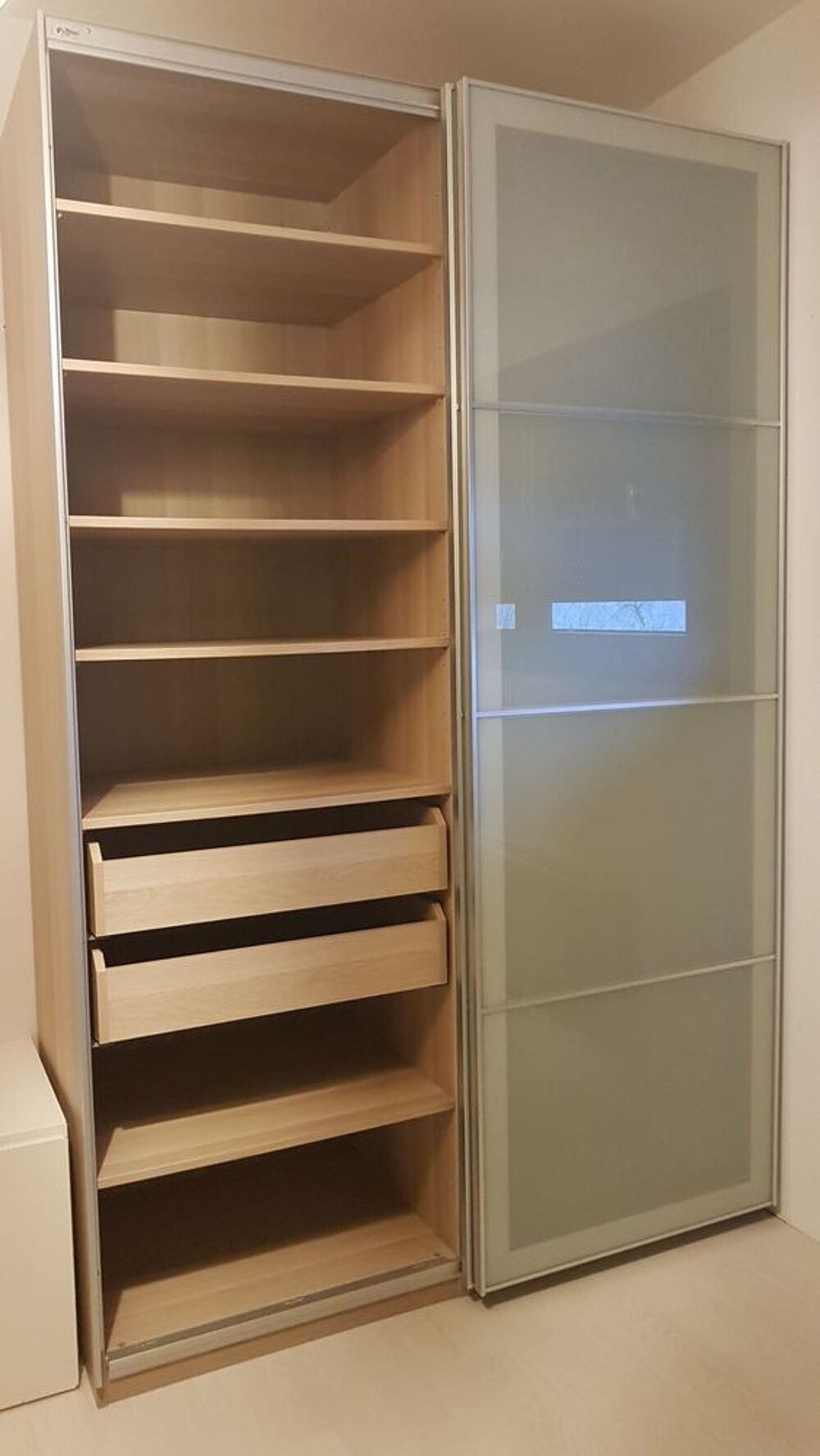 Tr&egrave;s beau dressing IKEA Meubles