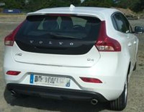 V40 178 CV 5cyl Momemtum geartronic 6 2012 occasion 85140 Les Essarts