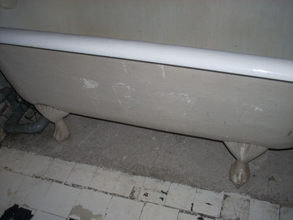BAIGNOIRE FONTE DANS SON JUS 300e a restaurer Bricolage