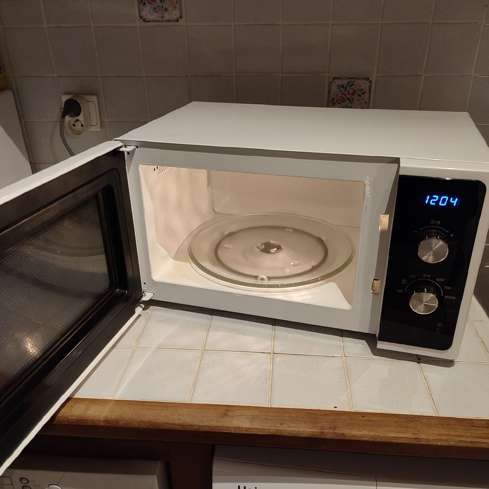 Micro-ondes Samsung 23litre 800Watt Electrom�nager