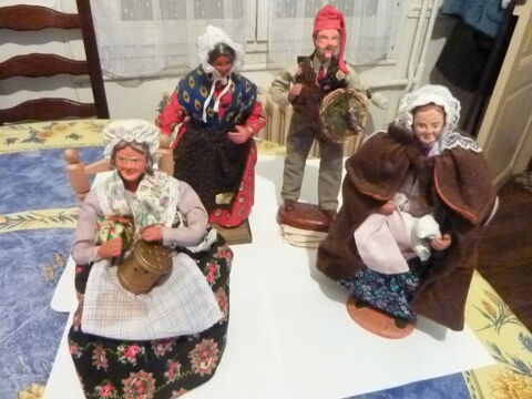 santon provencaux en terre cuite moyenne 29cms-
17 Auxerre (89)