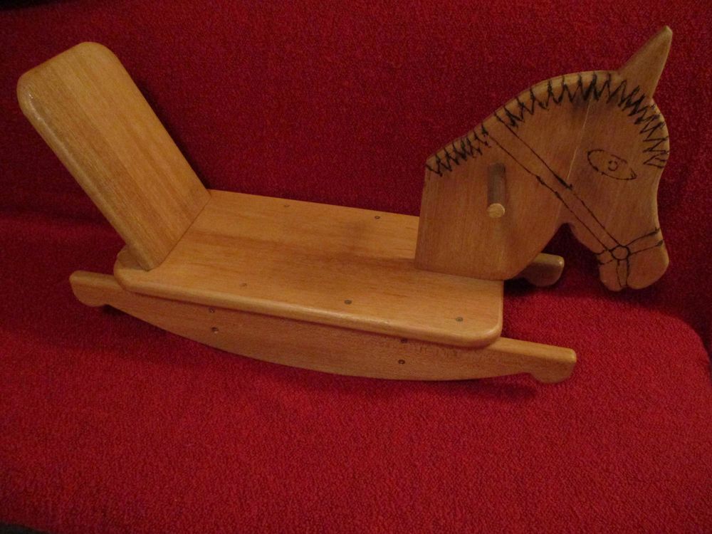 CHEVAL A BASCULE EN BOIS Jeux / jouets