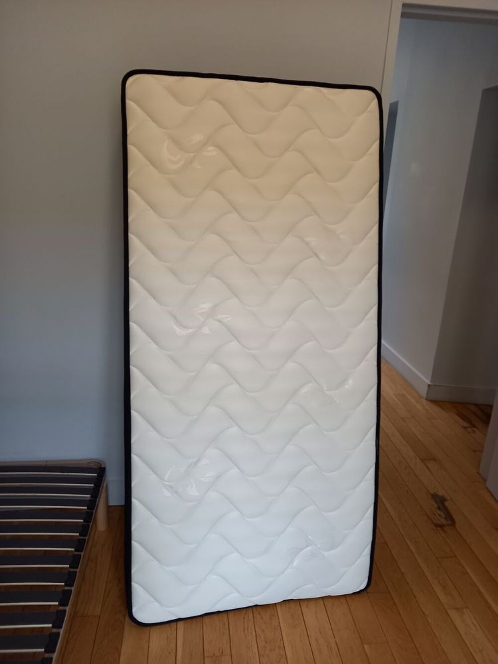 Lit sommier matelas 90*190 IKEA &eacute;tat comme neuf Meubles