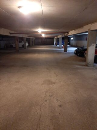  Parking / Garage à louer 14 m²