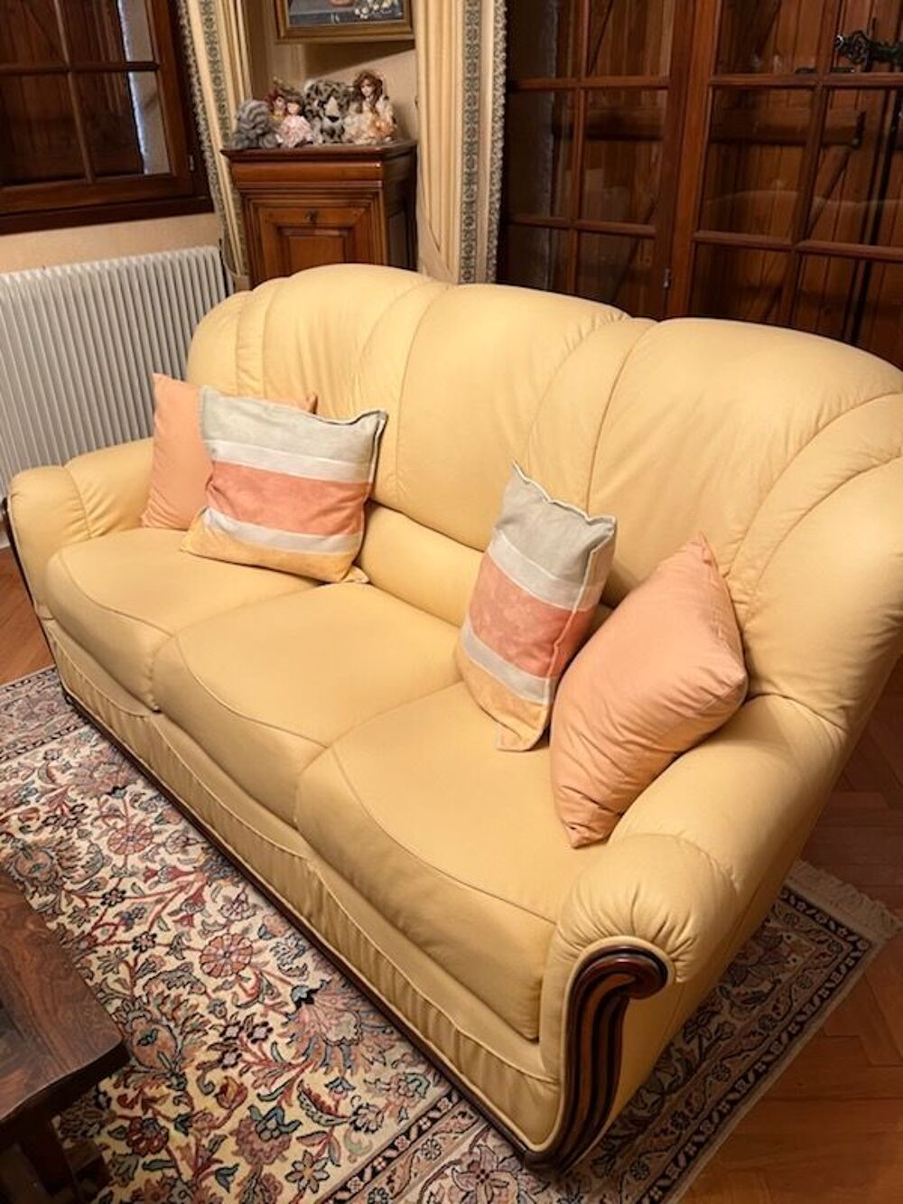 Canap&eacute; 3 places et trois fauteuils 100% cuir de buffle Meubles