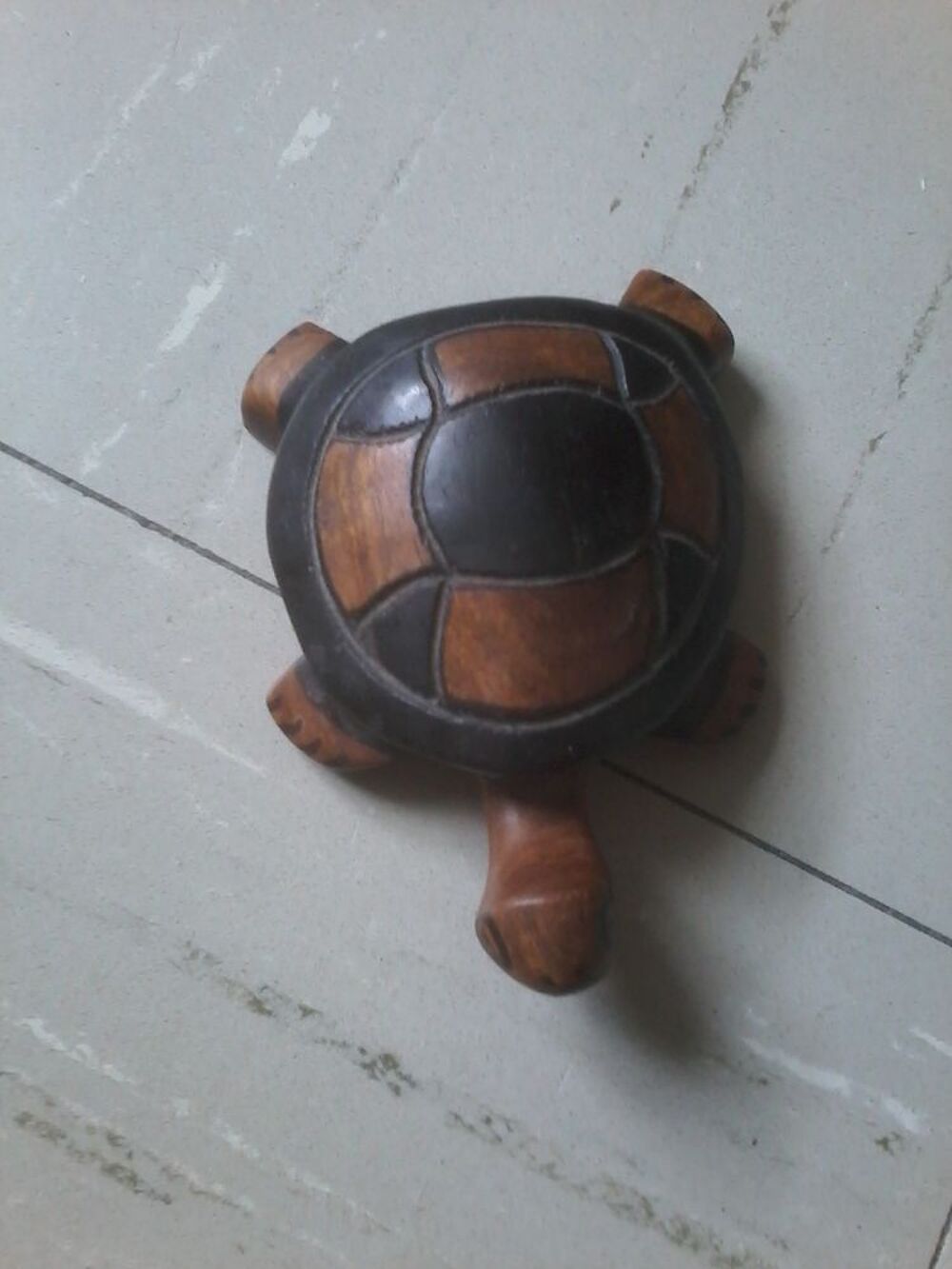 Tortue en bois clair Décoration