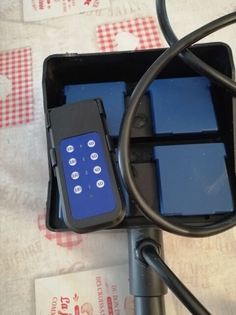 Piquet 4 prises 15 Valr�as (84)