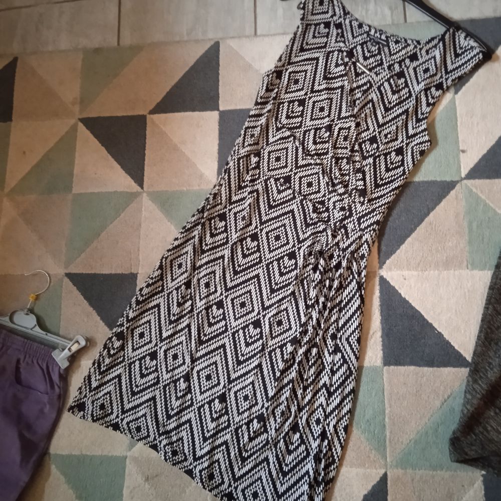 Robe sans manches marque mosquitos T 38 motifs g&eacute;om&eacute;triques Vêtements