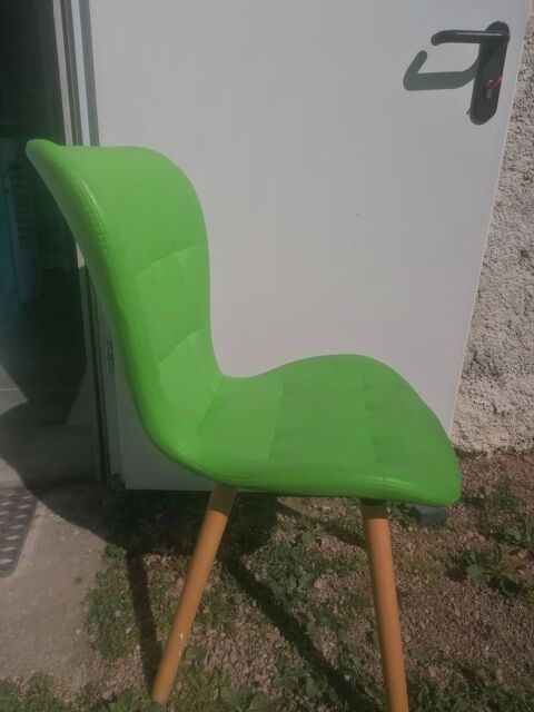 4 chaises 15 Vitry-en-Charollais (71)