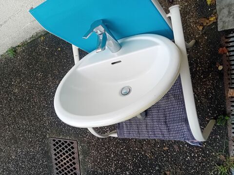 Lavabo blanc 
38 Montigny-lès-Cormeilles (95)