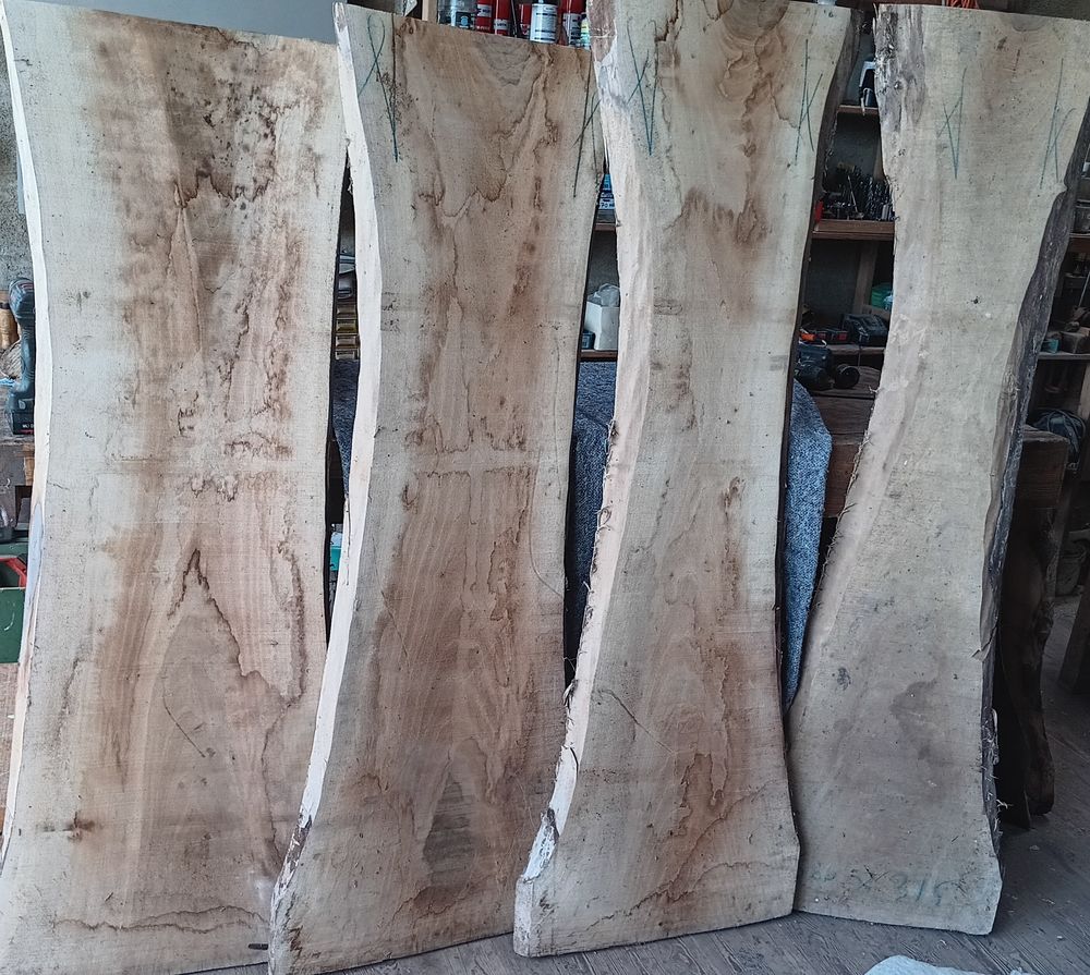 Plots de noyer.4 planches de 27mm. Massif brut de scie. Bricolage