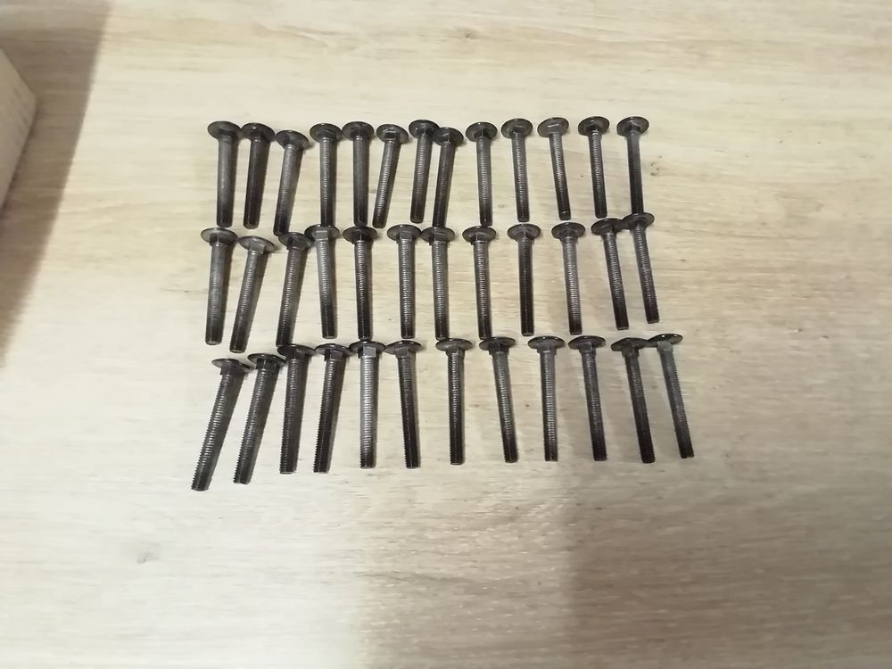 Vis neuves M6 noire 6x50 t&ecirc;te ronde Bricolage